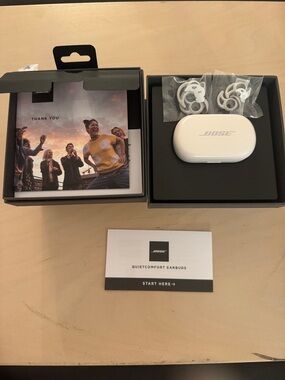 Bose QuietComfort Earbuds in White with Accessories